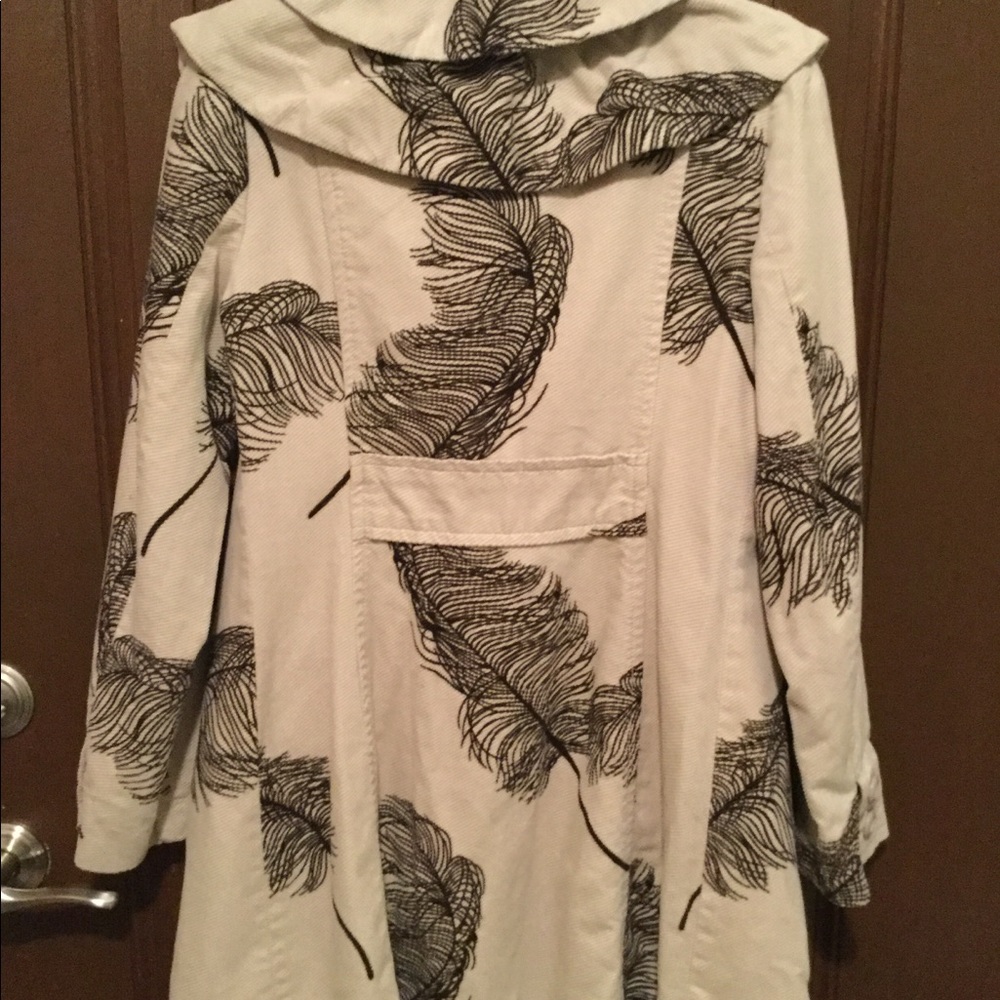 Elevenses Ruffled Plume coat, size 8. EUC
